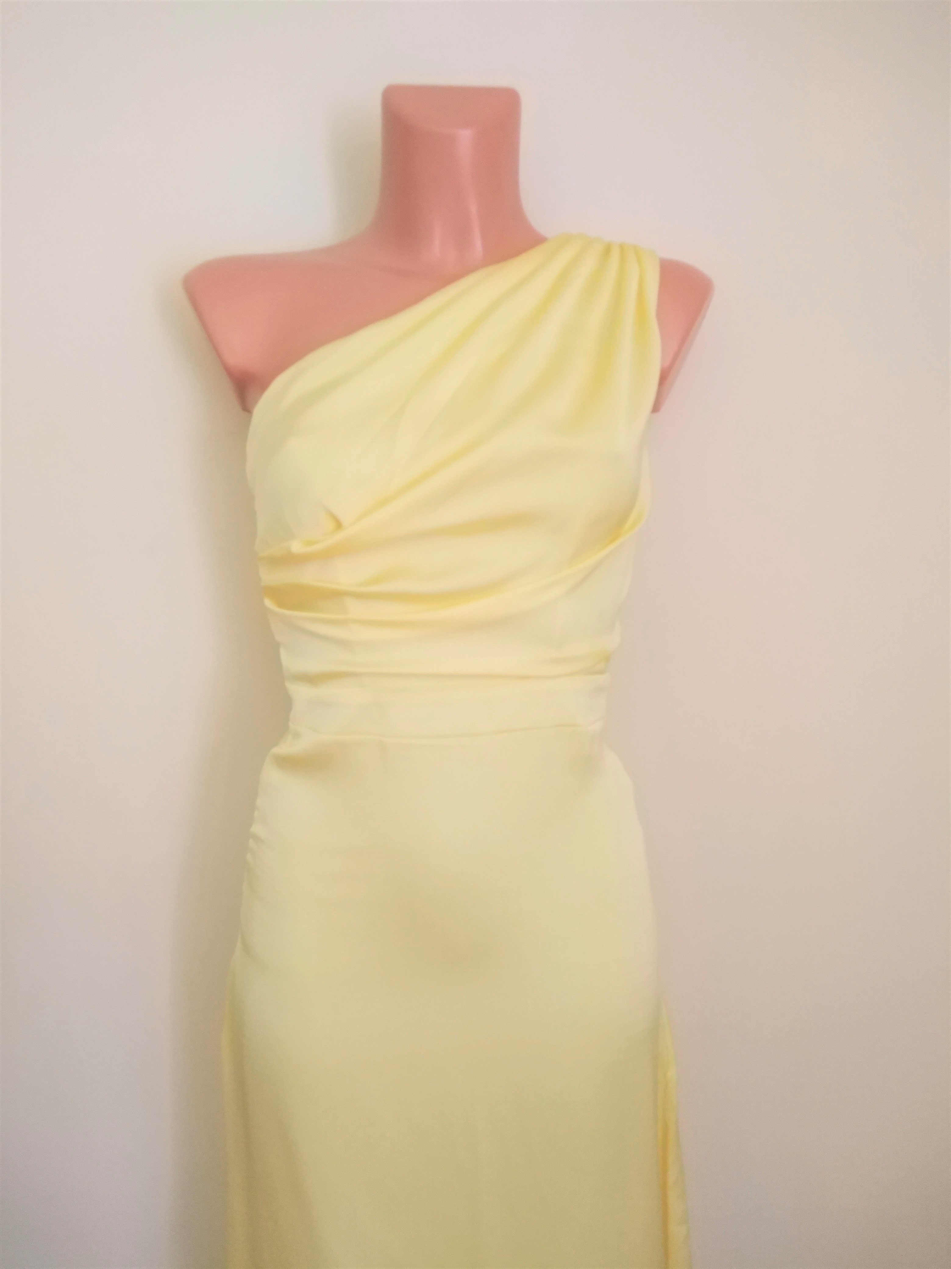 Dlouhé šaty na jedno rameno - Second hand online - Fashion for Ladies